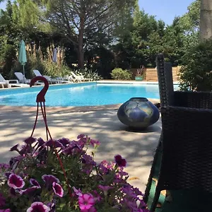 https://hostellerie-de-la-source.fr-provencehotel.com