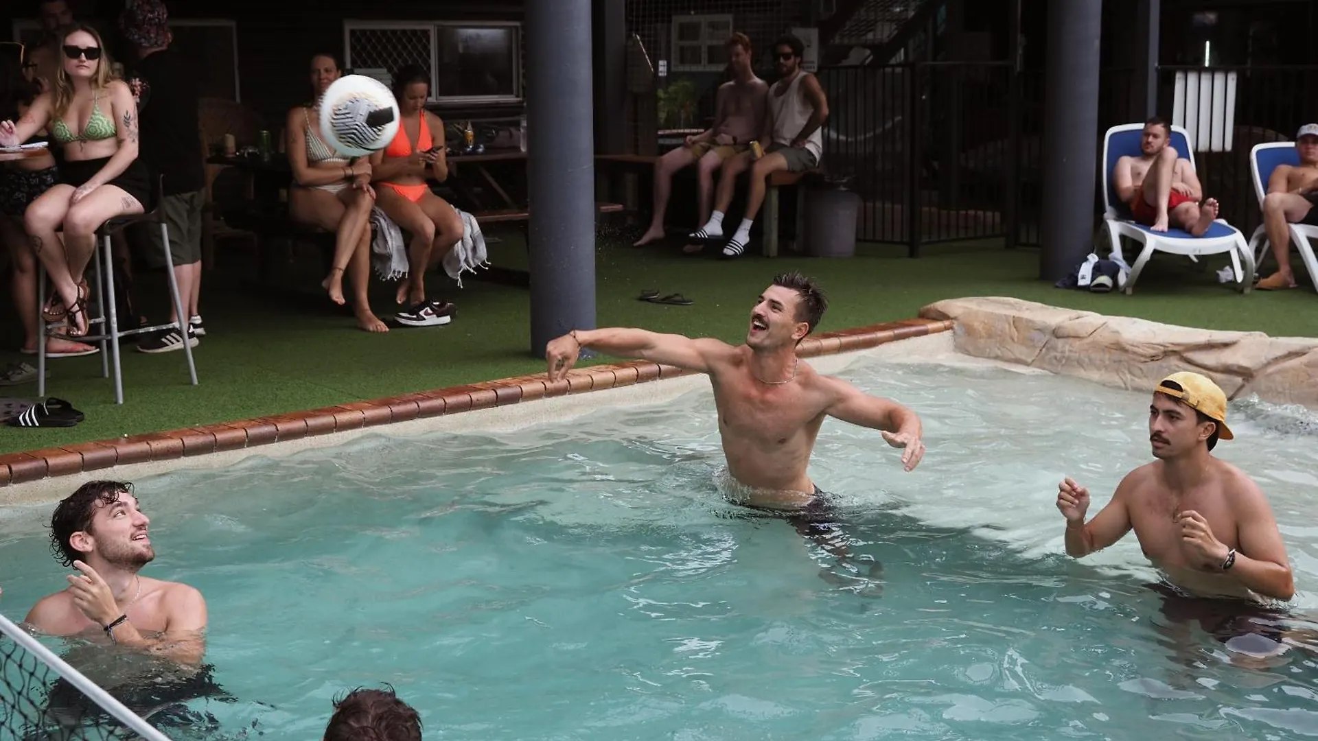 Backpackers In Paradise 18-35 Hostel Gold Coast Australia