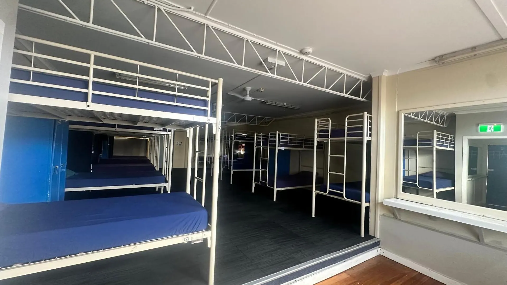 Backpackers In Paradise 18-35 Hostel Gold Coast