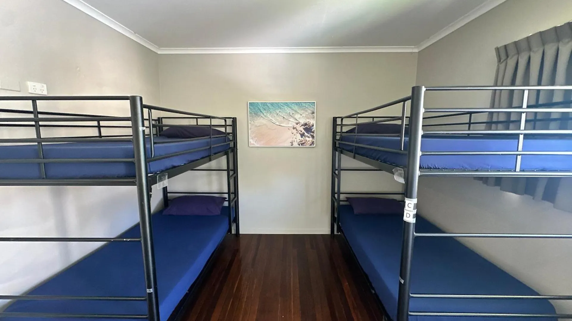 Backpackers In Paradise 18-35 Hostel Gold Coast Australia